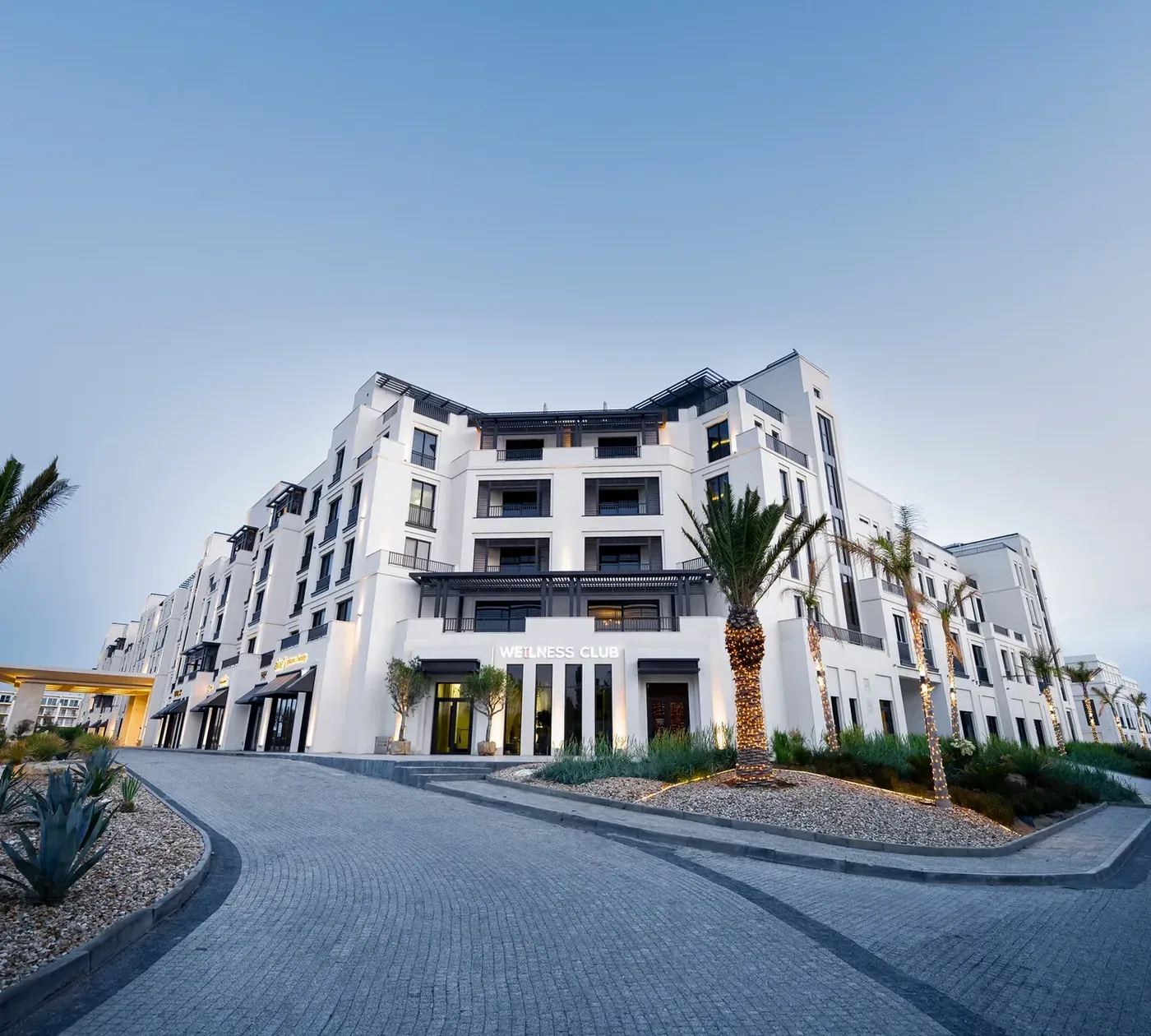 The Grand — рядом с ним, по новости курорта, работает поп-ап Sea Breeze Store